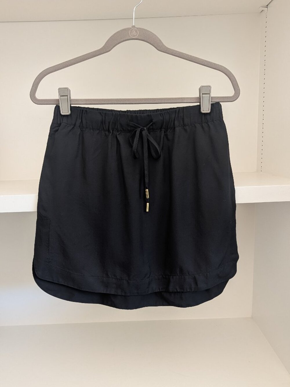 Banana Republic Black Drawstring Short Skirt w/ Pockets Curved Hem